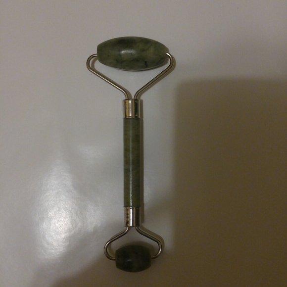 Jade Facial Roller w Gua Sha Scraper Skin Massager - Picture 4 of 10